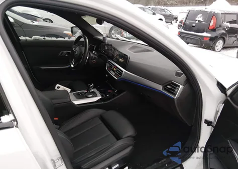 2022 BMW 330I xDrive z USA, uszkodzony, nr VIN 3MW5R7J06N8C54664